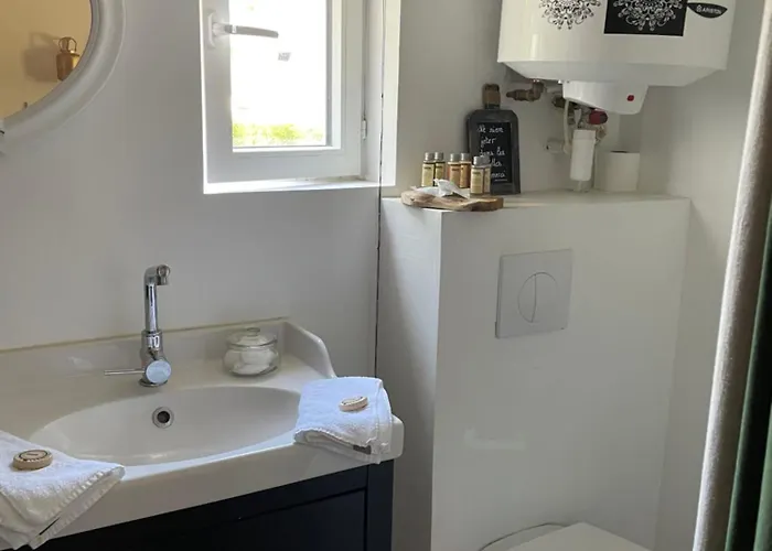 Aux Murmures De La Nature أونفلور